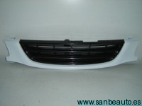 TOYOTA AVENSIS 97-*REJILLA NEGRA